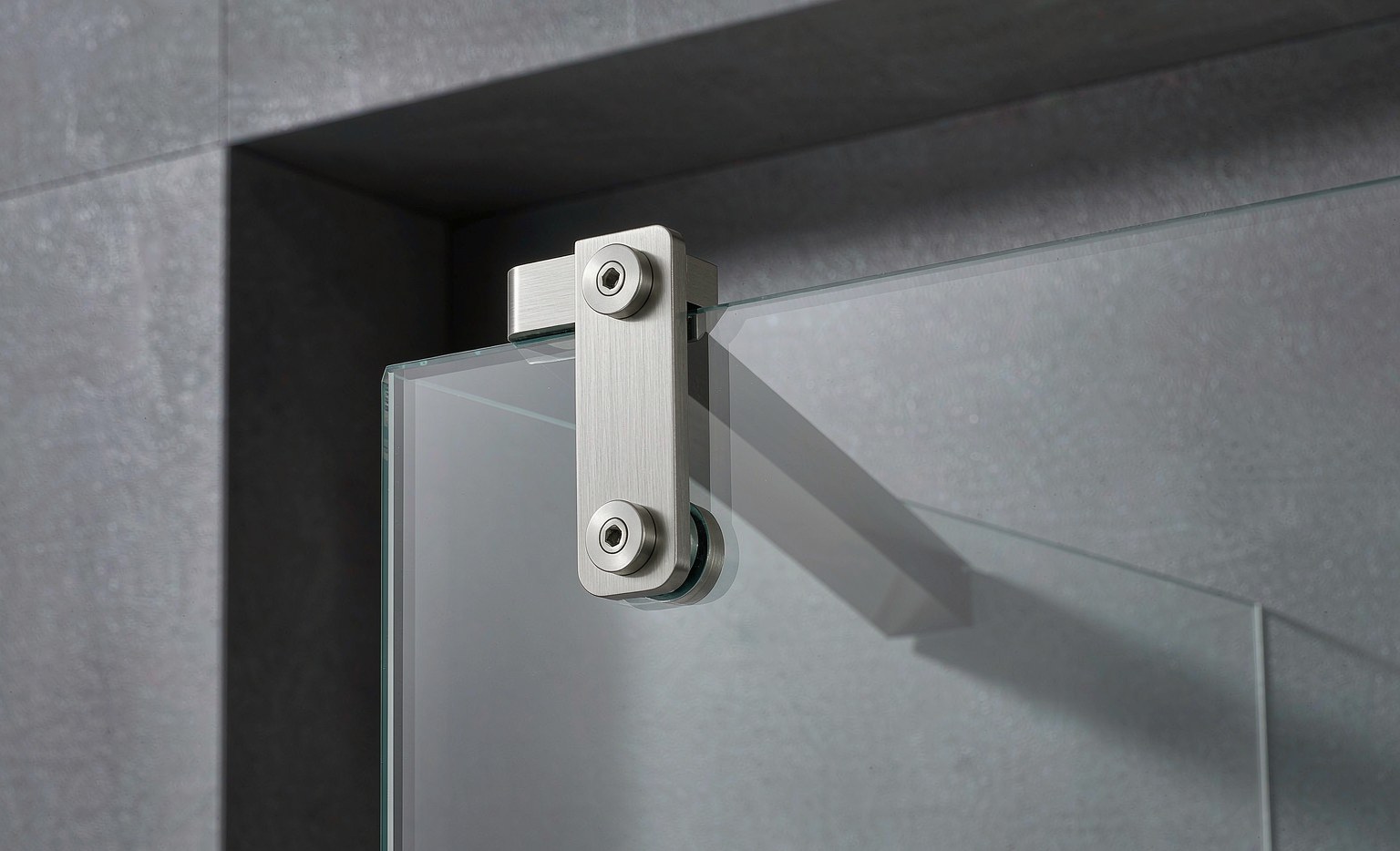 Heavy-glass shower door hinge clamping 12mm glass
